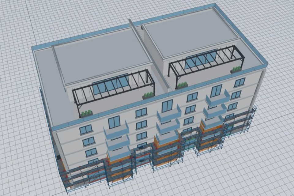 Andamio alrededor de la fachada de un edificio BIM de seis plantas